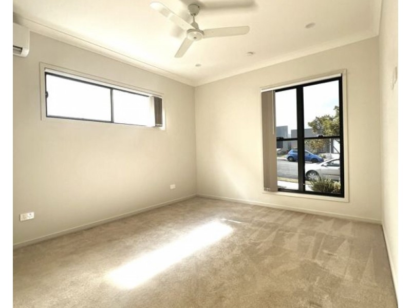 38 Angelsea Street, Greenbank QLD 4124