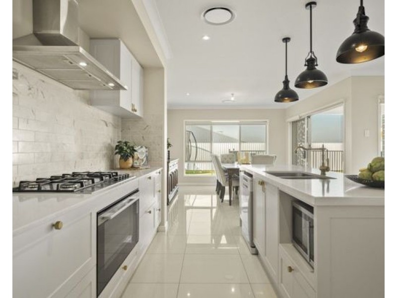 15 Moss St, Greenbank QLD 4124