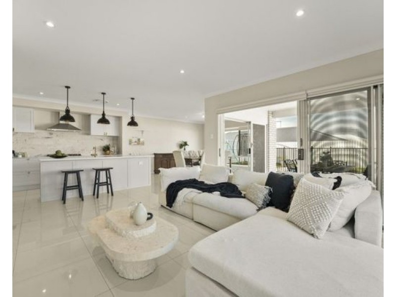 15 Moss St, Greenbank QLD 4124