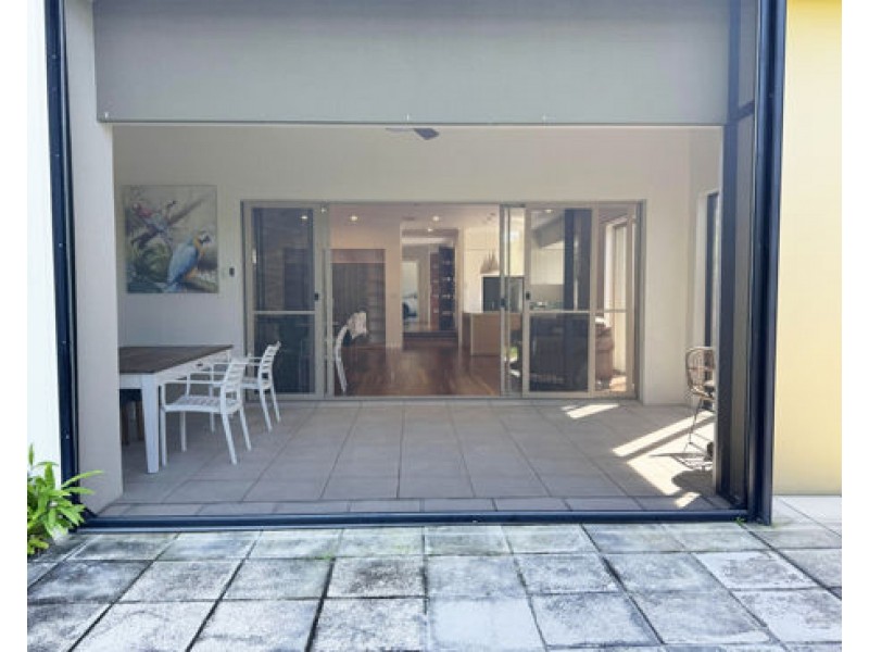 6111 Trasimeno Ave, Hope Island QLD 4212