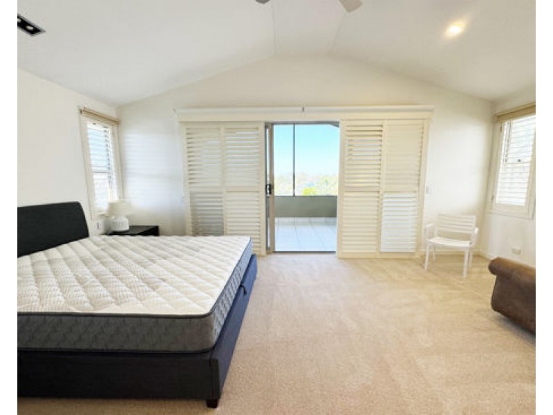 6111 Trasimeno Ave, Hope Island QLD 4212