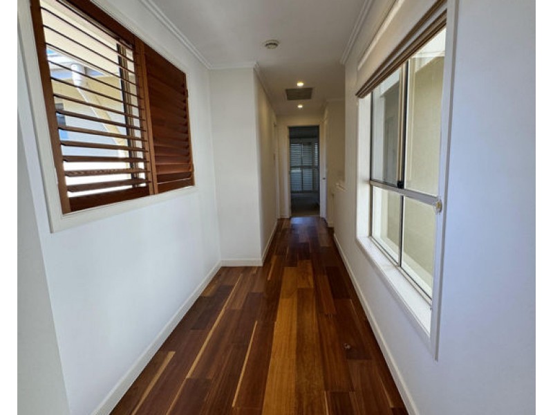 6111 Trasimeno Ave, Hope Island QLD 4212