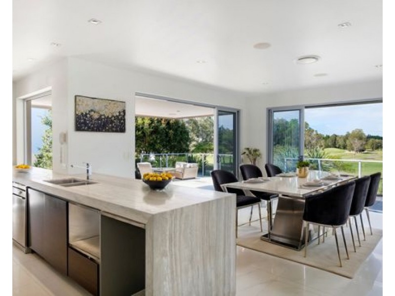 2004 The Boulevarde, Benowa QLD 4217