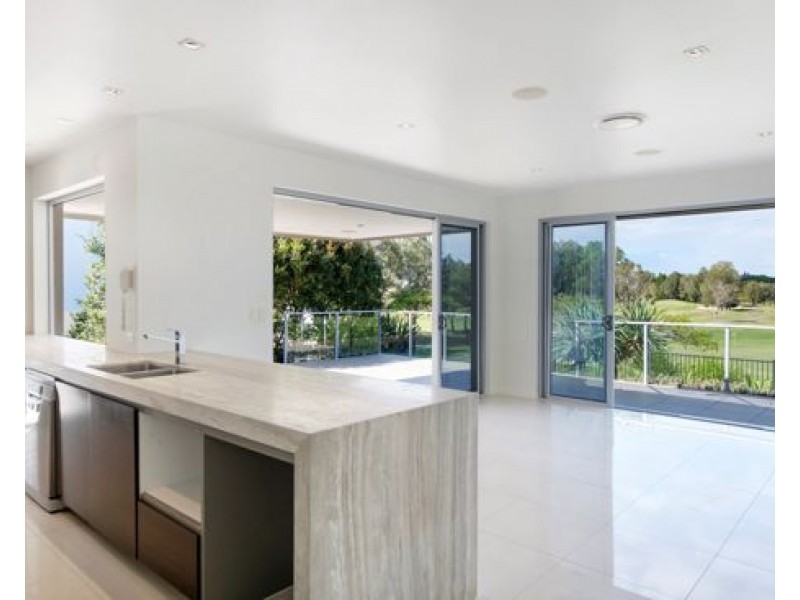 2004 The Boulevarde, Benowa QLD 4217