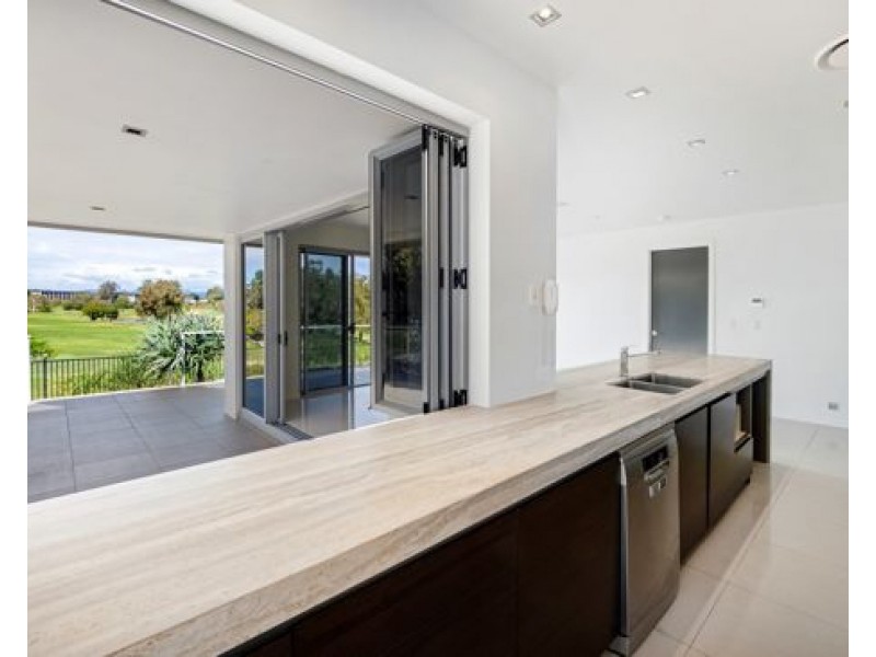 2004 The Boulevarde, Benowa QLD 4217