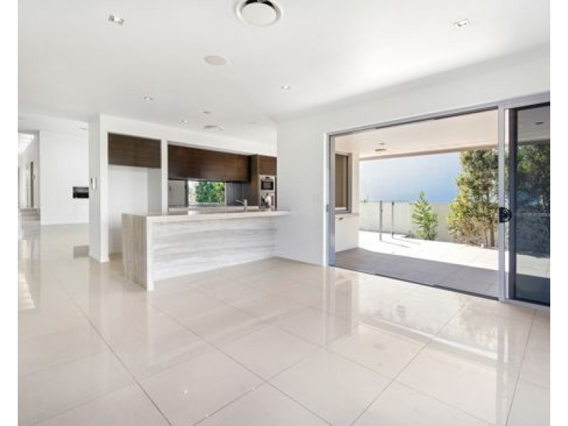 2004 The Boulevarde, Benowa QLD 4217