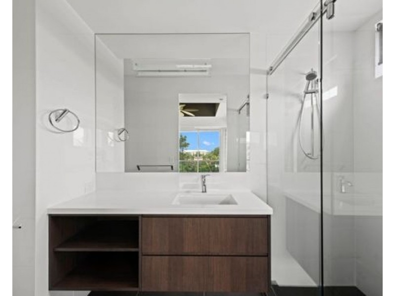 3 Parklane Terrace, Paradise Point QLD 4216