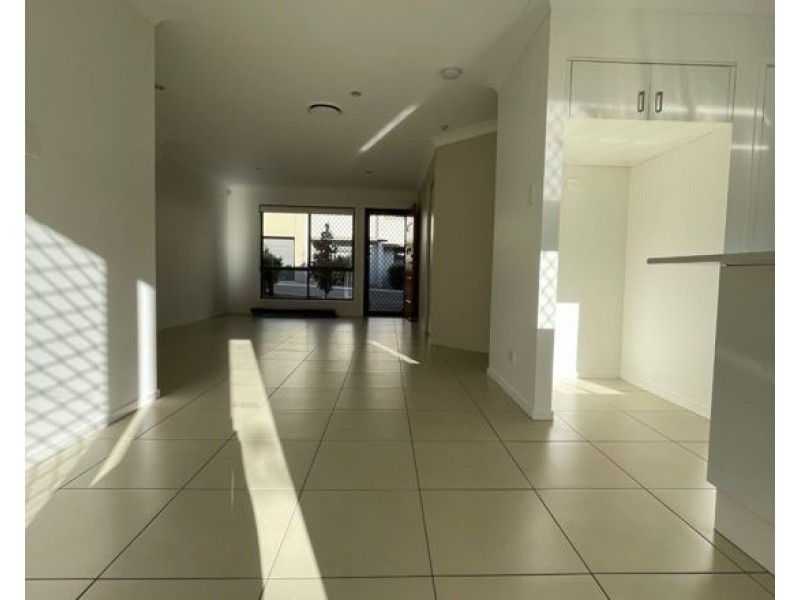 32 20 Kianawah Road South, Manly West QLD 4179