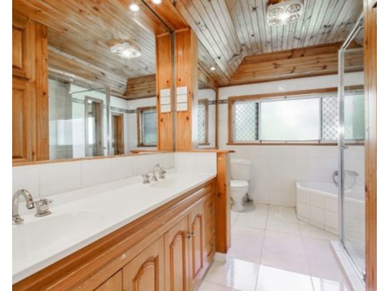 27 Ledbury St, Aspley QLD 4034