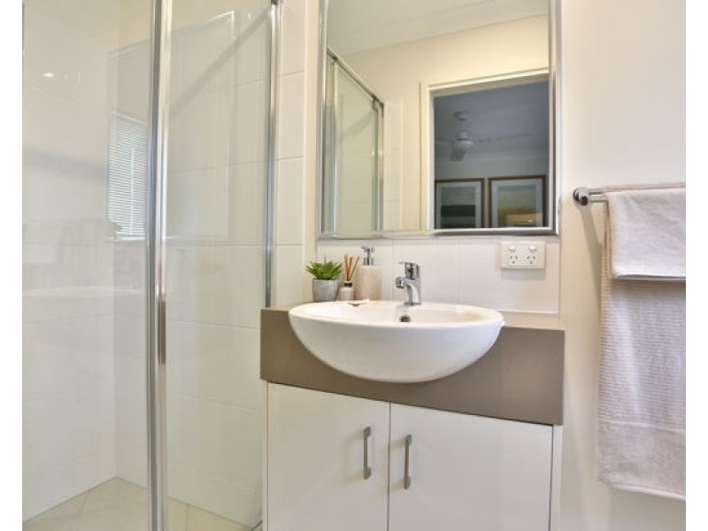 1 Emerald Place, Bridgeman Downs QLD 4035