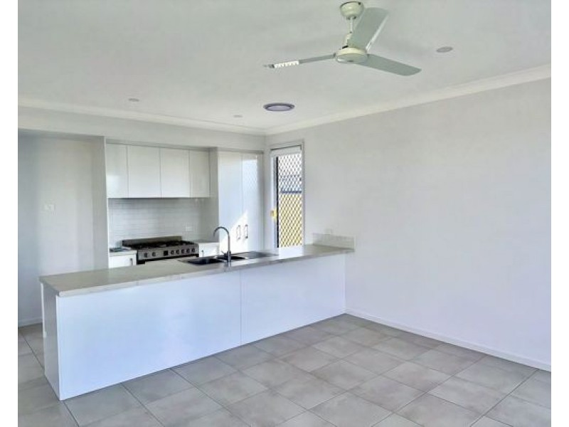 8 Hillside Street, Heathwood QLD 4110