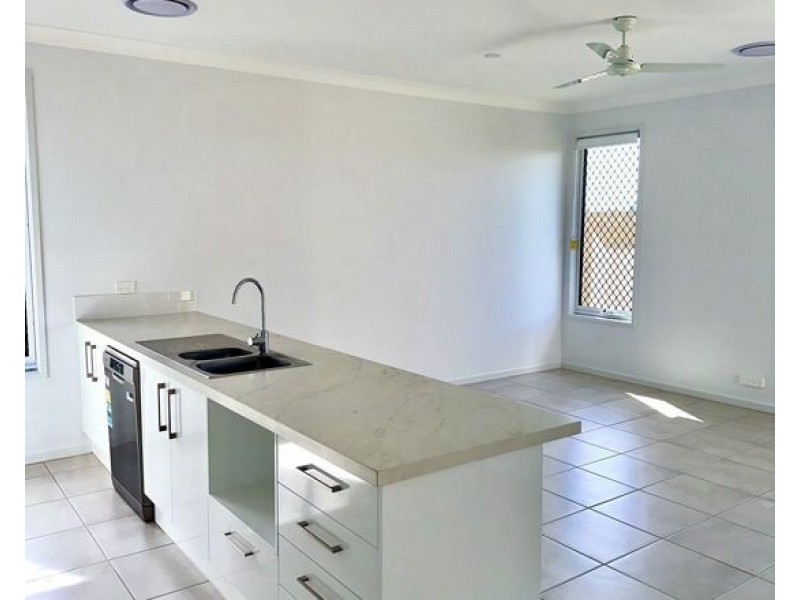 8 Hillside Street, Heathwood QLD 4110