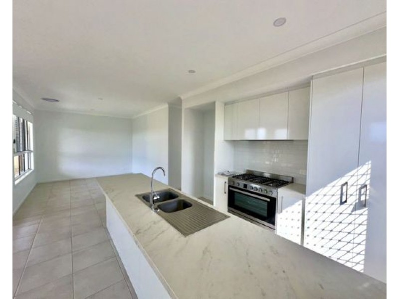 8 Hillside Street, Heathwood QLD 4110