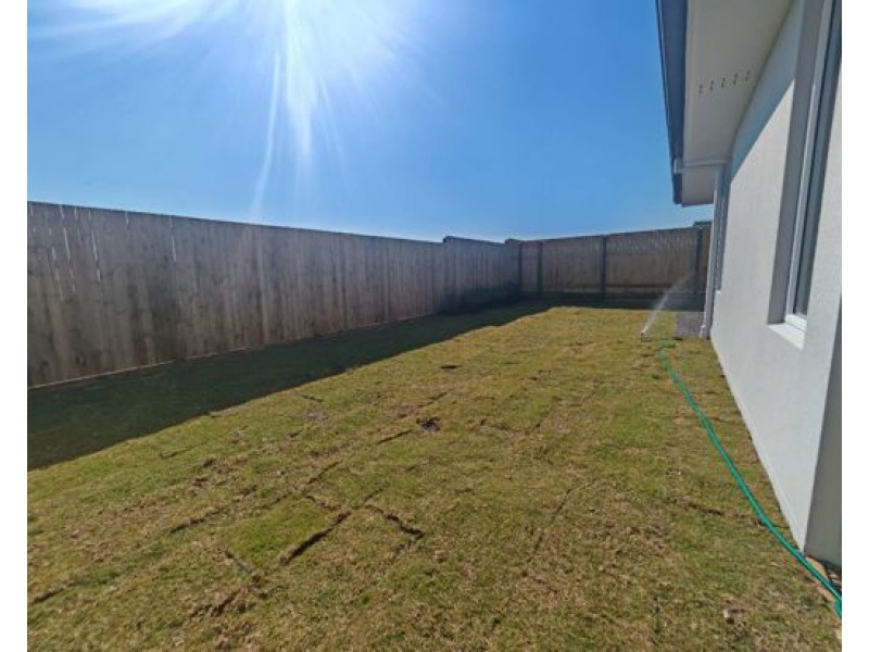 8 Hillside Street, Heathwood QLD 4110