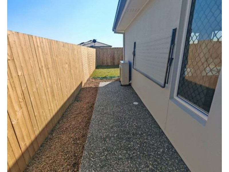 8 Hillside Street, Heathwood QLD 4110