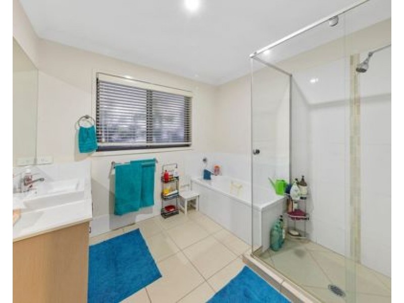 5 20 Kianawah Road South, Manly West QLD 4179