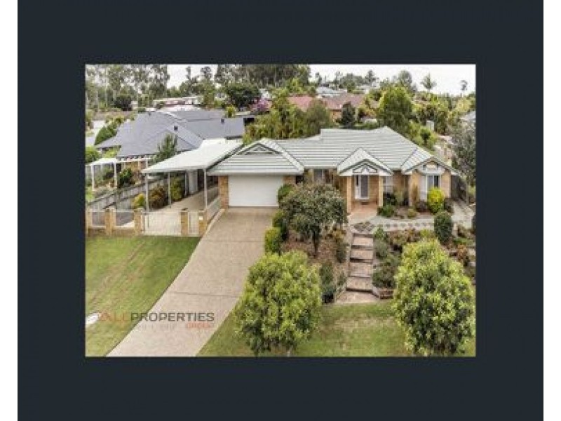 8 Avondale Crescent, Parkinson QLD 4115