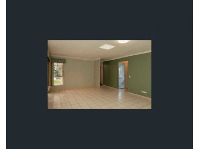 8 Avondale Crescent, Parkinson QLD 4115