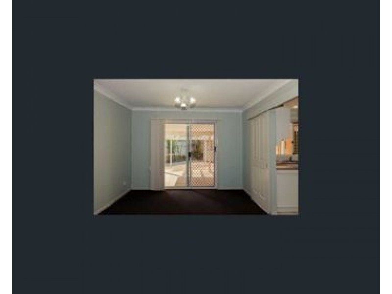 8 Avondale Crescent, Parkinson QLD 4115