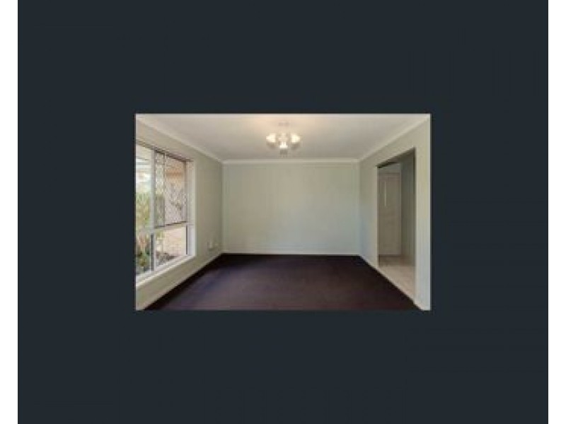 8 Avondale Crescent, Parkinson QLD 4115
