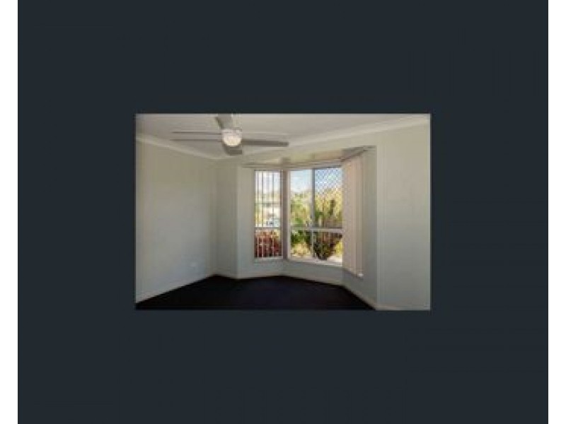 8 Avondale Crescent, Parkinson QLD 4115