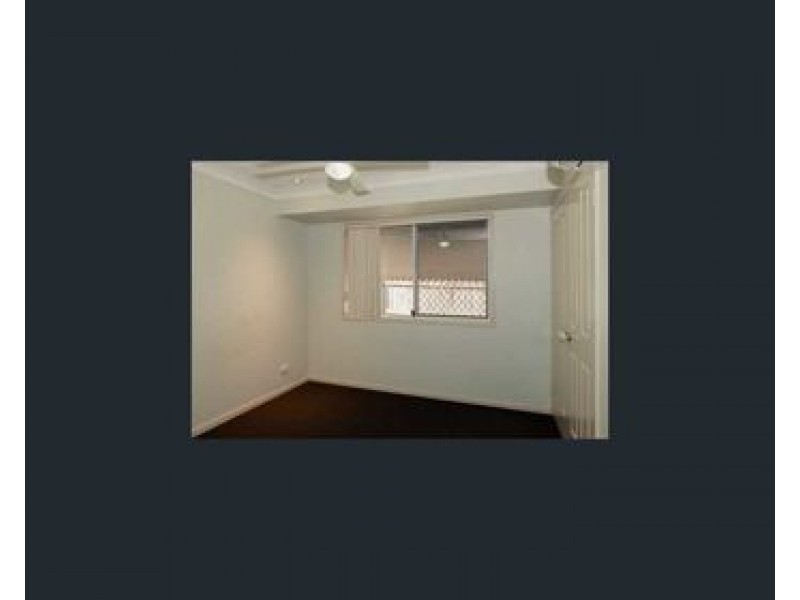 8 Avondale Crescent, Parkinson QLD 4115