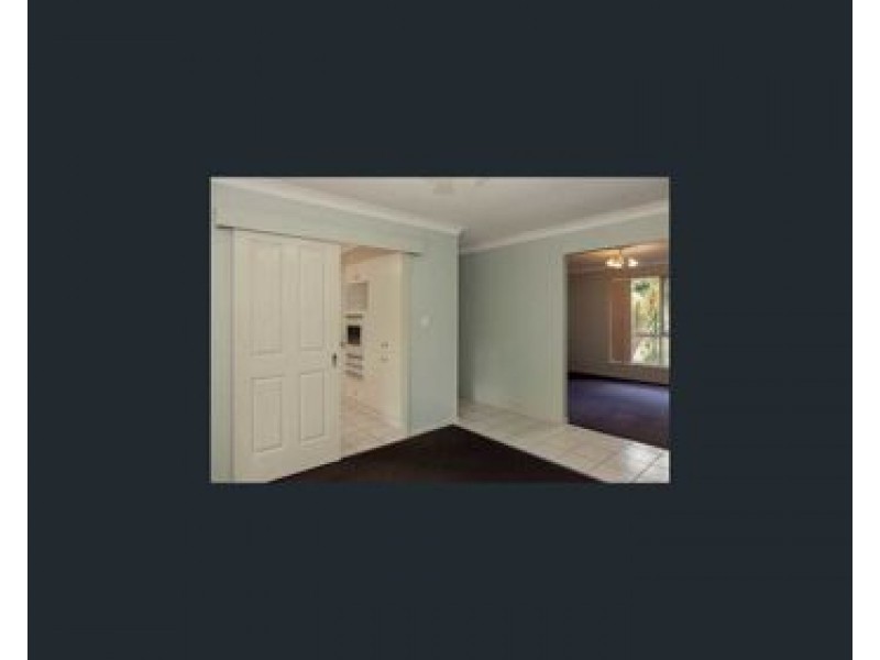 8 Avondale Crescent, Parkinson QLD 4115