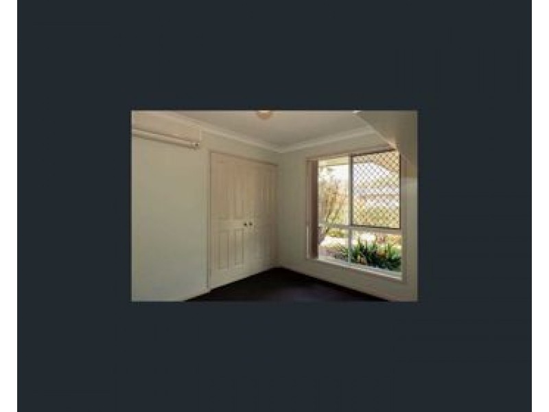 8 Avondale Crescent, Parkinson QLD 4115