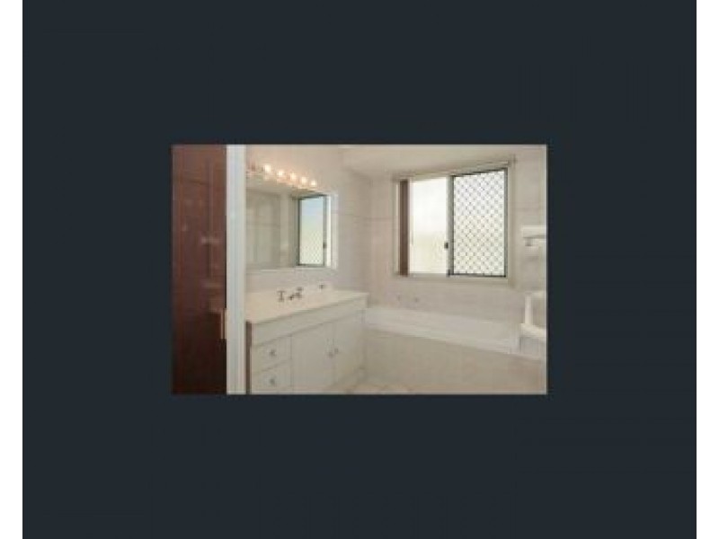 8 Avondale Crescent, Parkinson QLD 4115