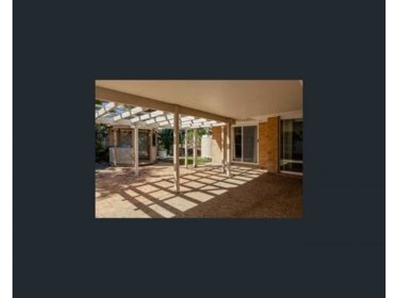 8 Avondale Crescent, Parkinson QLD 4115