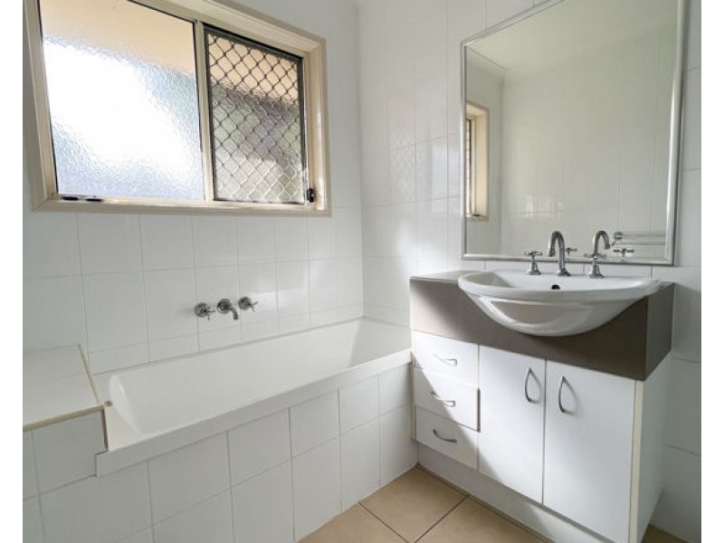 4 IDALIA LANE, Waterford QLD 4133