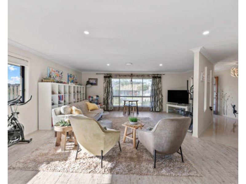 10 HAUGHTON STREET, Pacific Pines QLD 4211