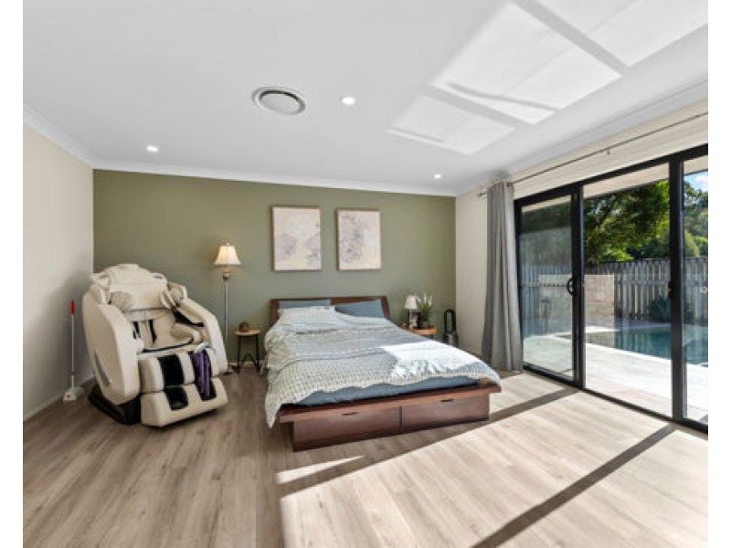 10 HAUGHTON STREET, Pacific Pines QLD 4211