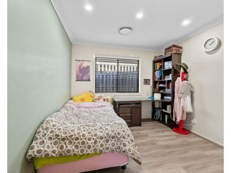 10 HAUGHTON STREET, Pacific Pines QLD 4211