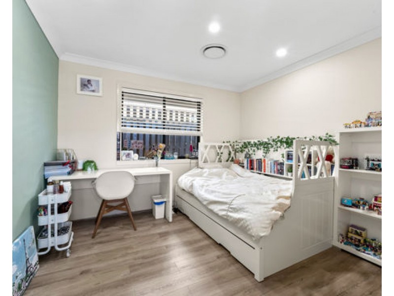 10 HAUGHTON STREET, Pacific Pines QLD 4211