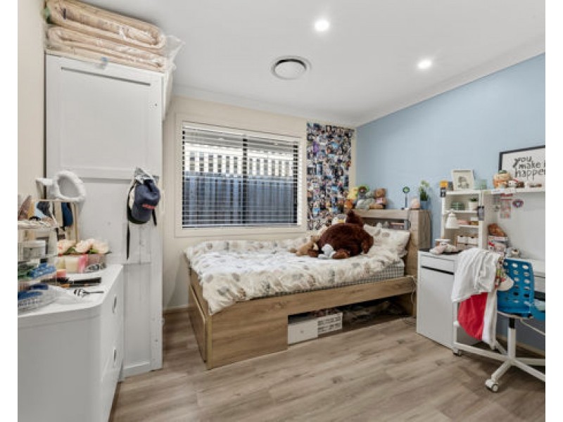 10 HAUGHTON STREET, Pacific Pines QLD 4211