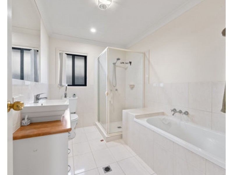 10 HAUGHTON STREET, Pacific Pines QLD 4211