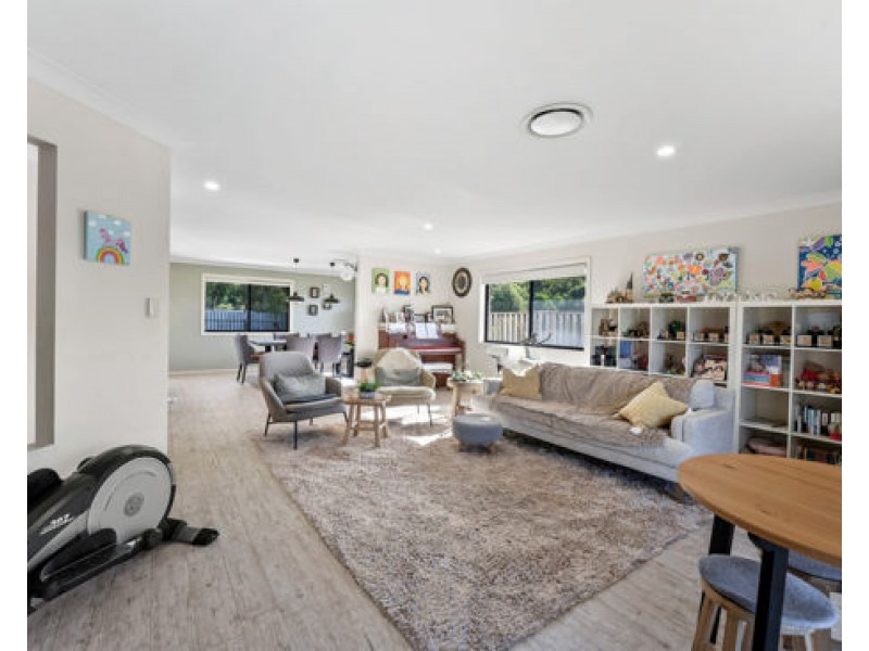 10 HAUGHTON STREET, Pacific Pines QLD 4211