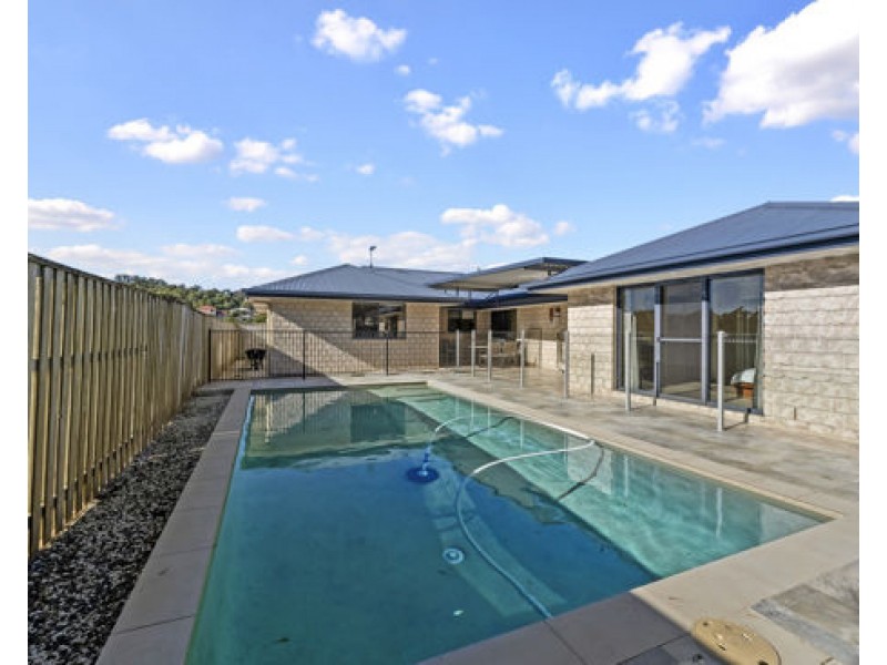 10 HAUGHTON STREET, Pacific Pines QLD 4211