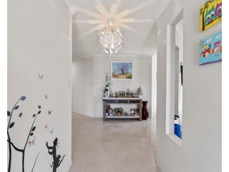 10 HAUGHTON STREET, Pacific Pines QLD 4211