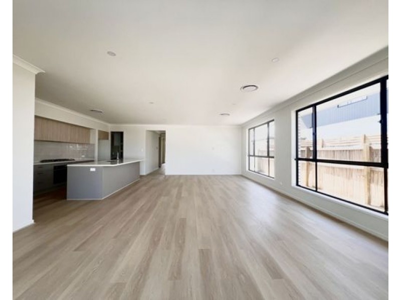 6 Harran street, Southport QLD 4215