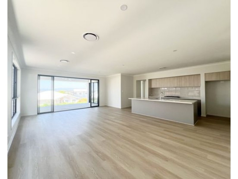 6 Harran street, Southport QLD 4215