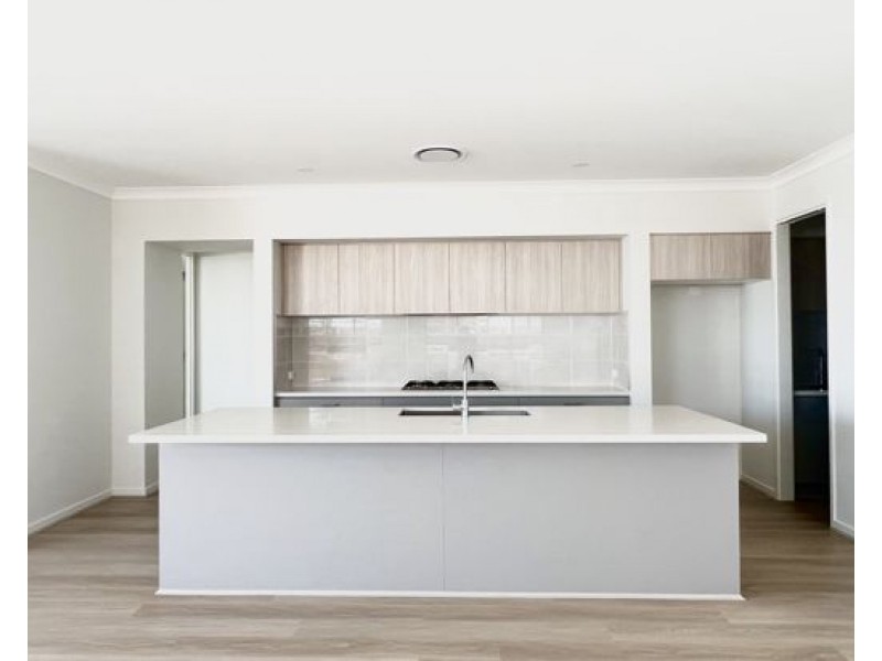 6 Harran street, Southport QLD 4215