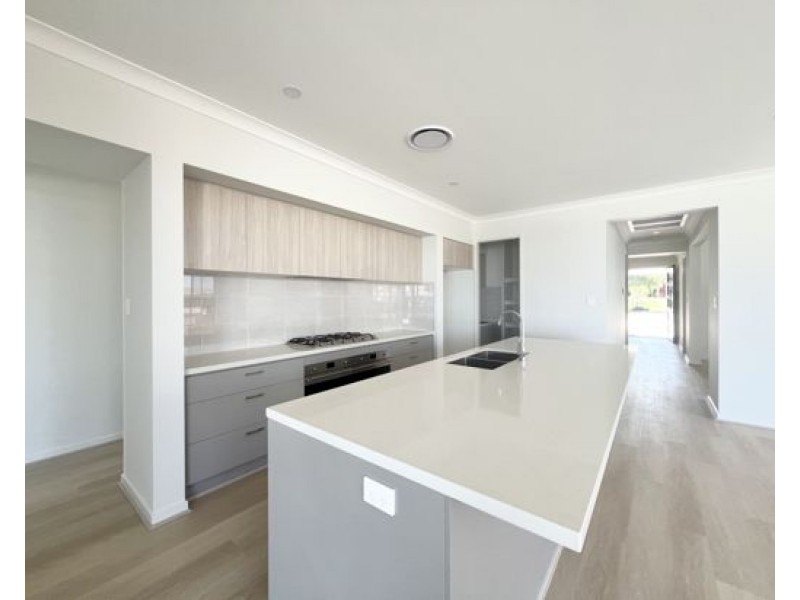 6 Harran street, Southport QLD 4215