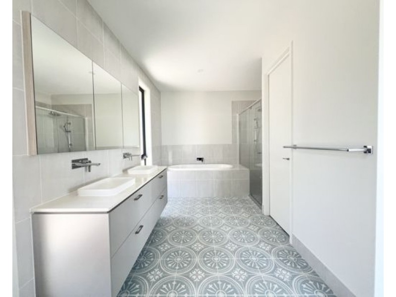 6 Harran street, Southport QLD 4215