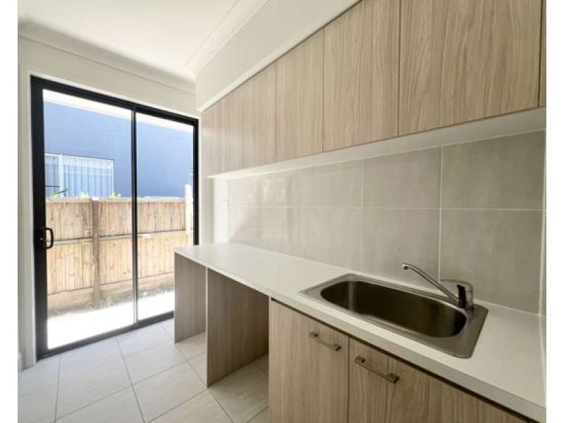 6 Harran street, Southport QLD 4215