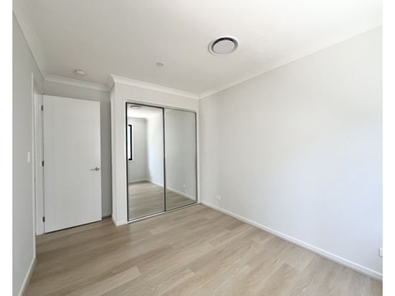 6 Harran street, Southport QLD 4215