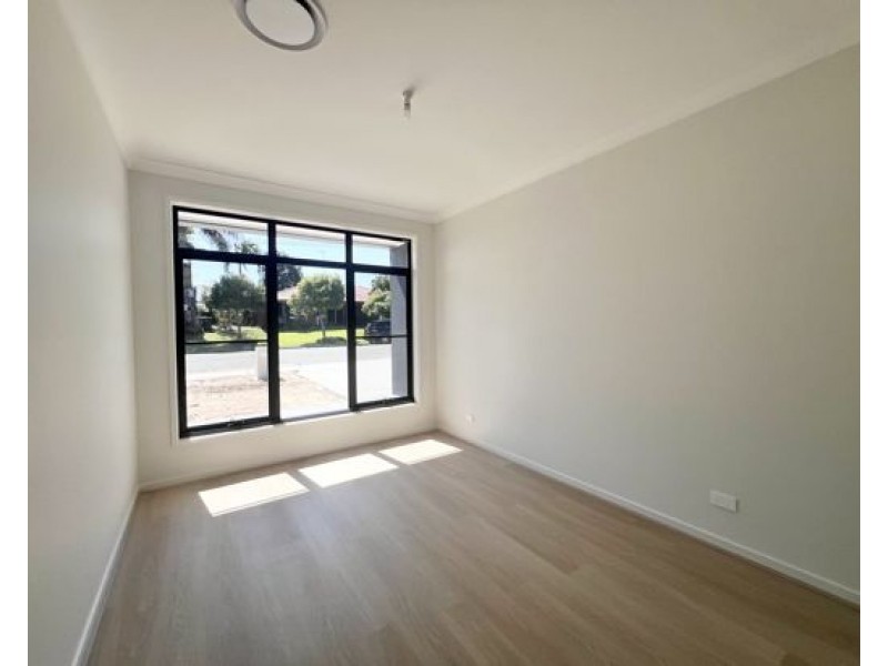 6 Harran street, Southport QLD 4215