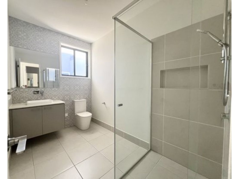 6 Harran street, Southport QLD 4215