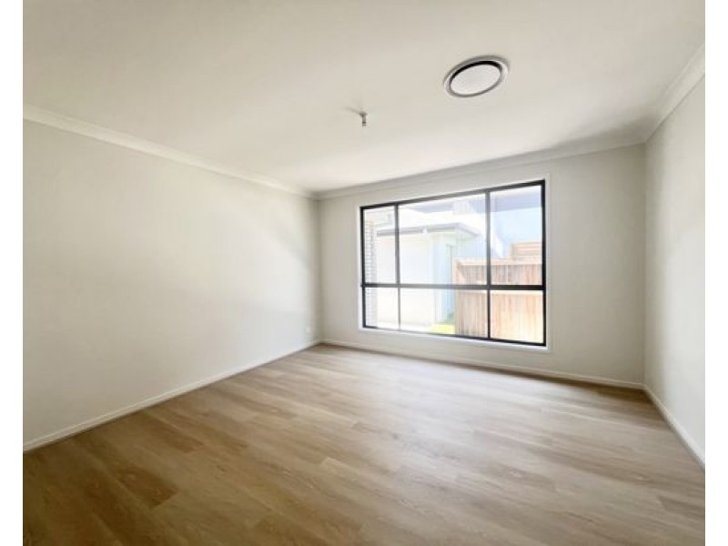 6 Harran street, Southport QLD 4215